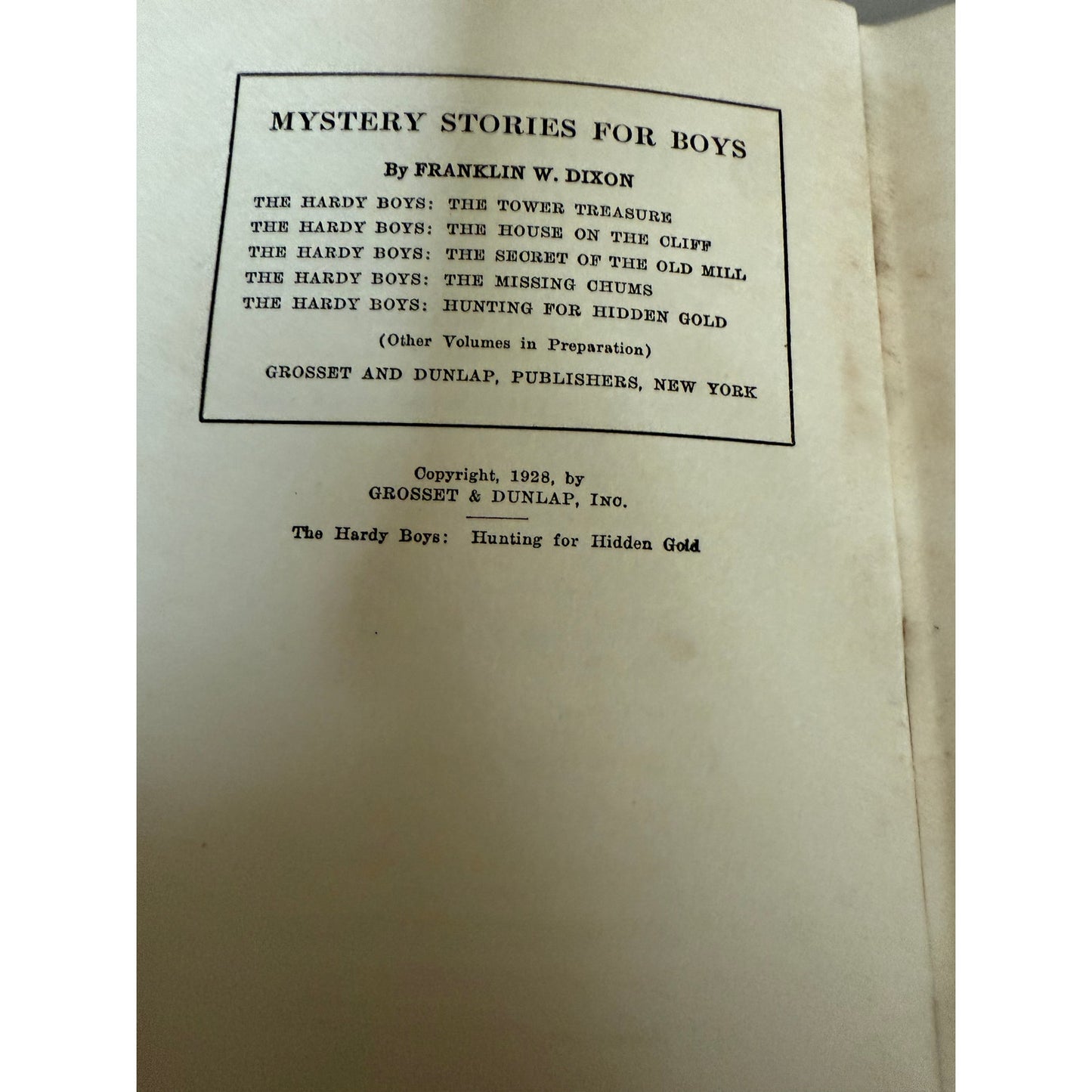 The Hardy Boys - Hunting for Hidden Gold - Franklin W. Dixon - 1928 - Hardcover
