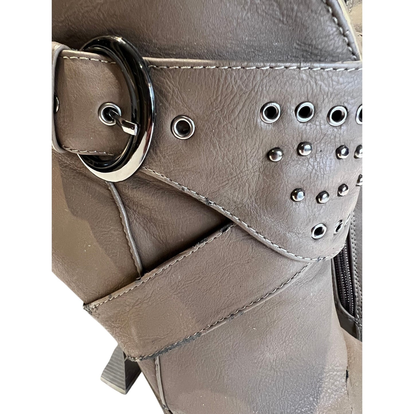 Reneeze Size 7 Faux Leather Heeled Boot - Lined