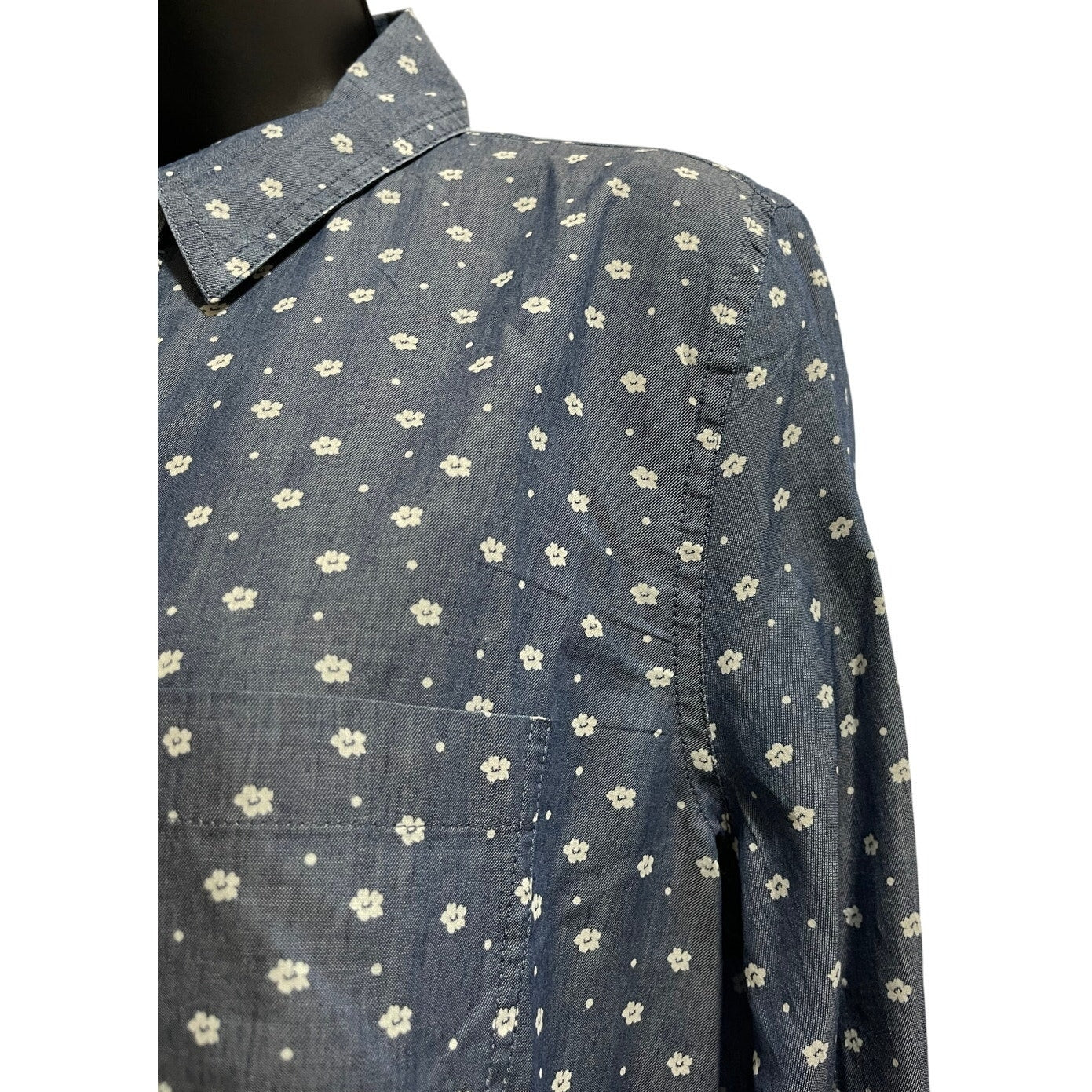 NWT Ann Taylor The Loft 100% Cotton Lightweight Floral Chambray Button Up Medium