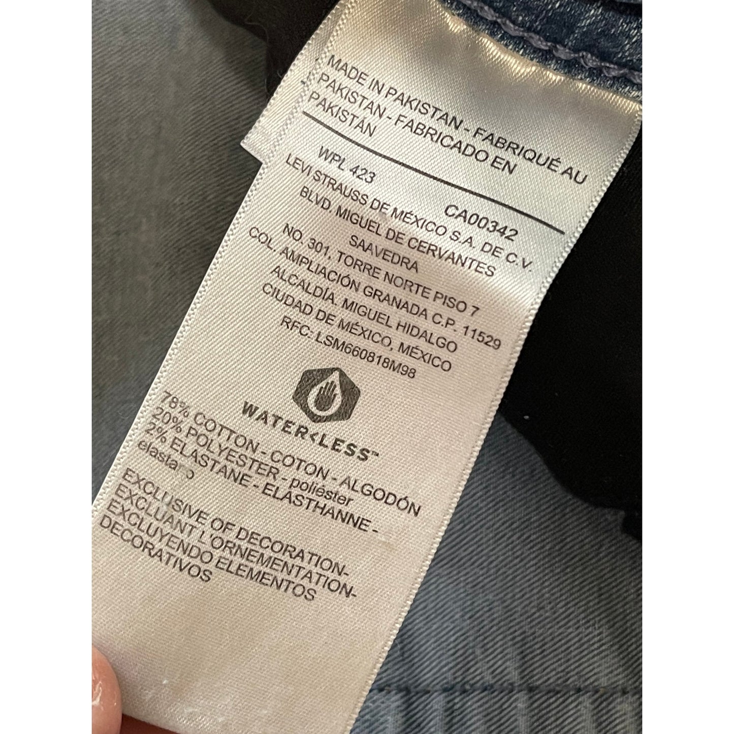 Levi's Signature Totally Shaping Straight Jeans - 30/34 Women's