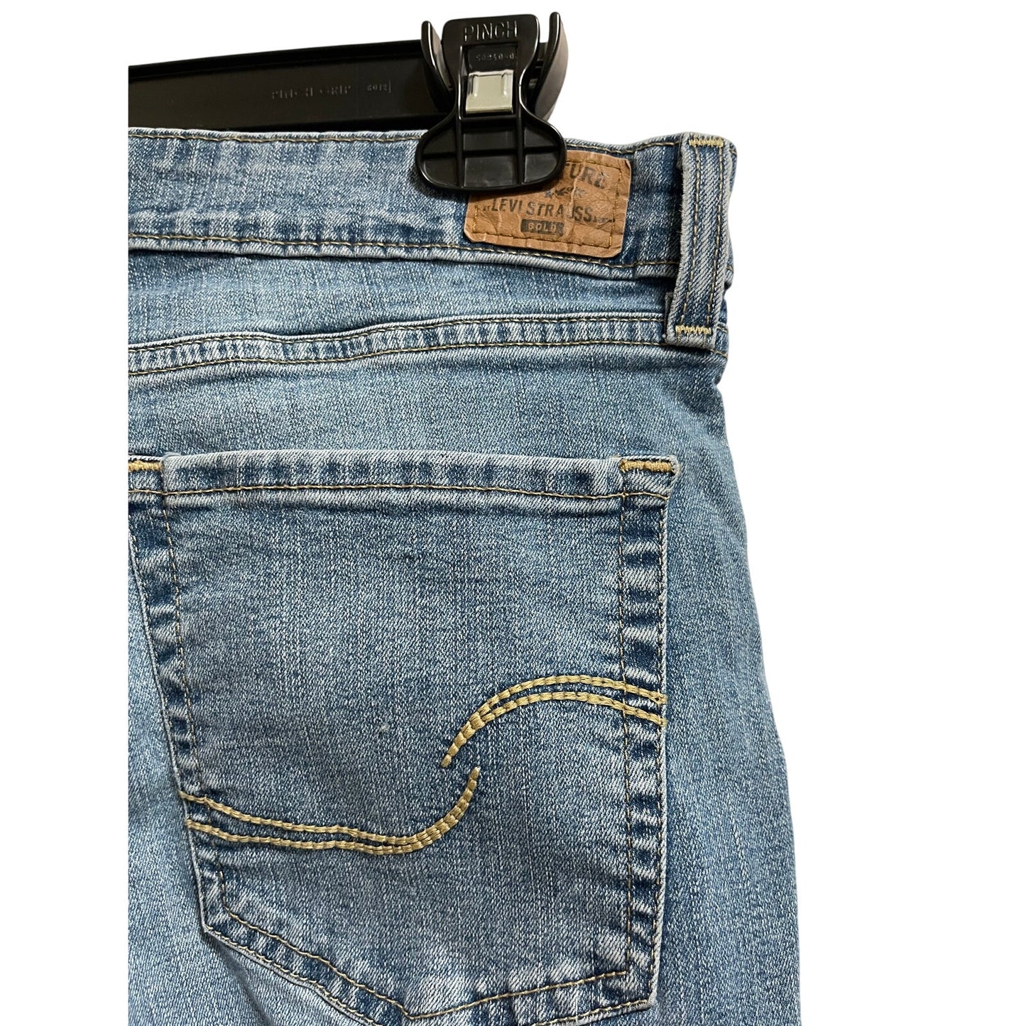 Levi's Signature Totally Shaping Straight Jeans - 30/34 Women's