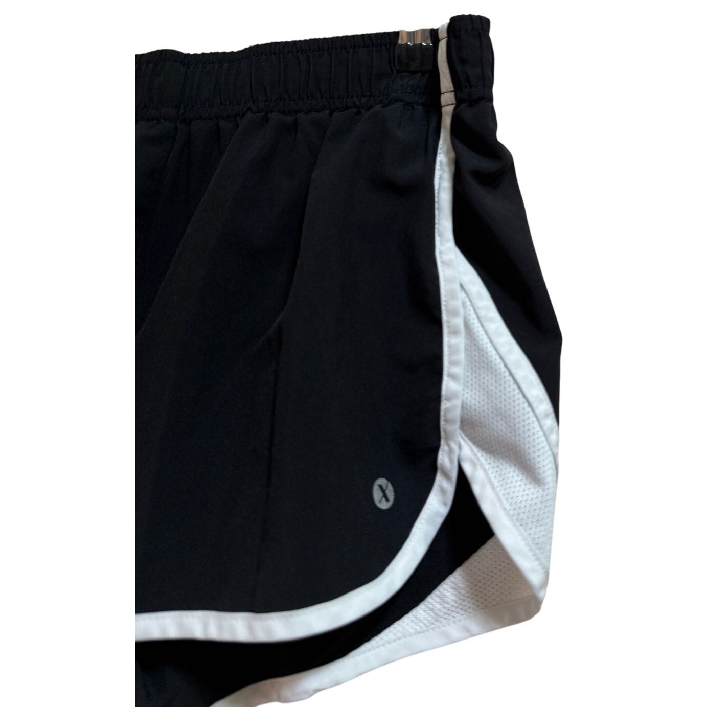 Xersion Black and White Short Athletic Shorts - Size Small