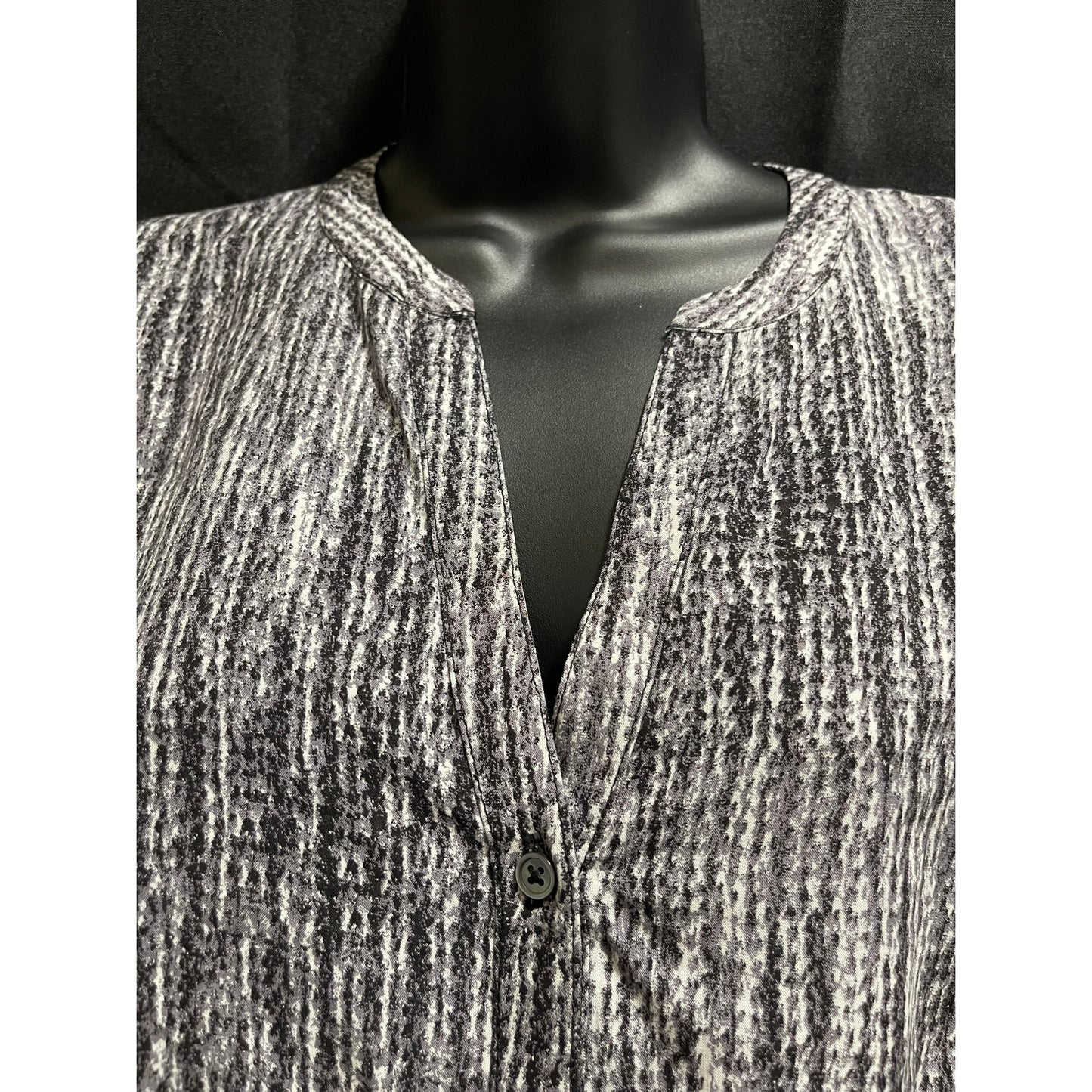 Joie Size XS Gray & White Patterned Full Button Long Sleeve Blouse