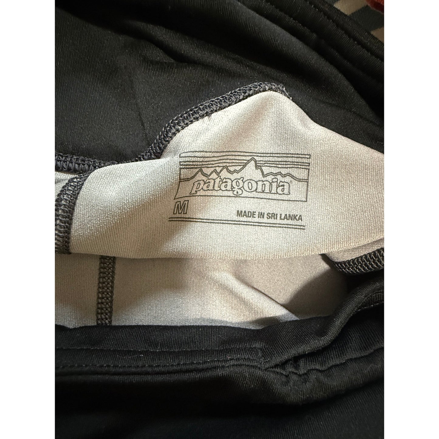 Patagonia Worn Wear Size Medium Black Green Abstract Leggings - Medium