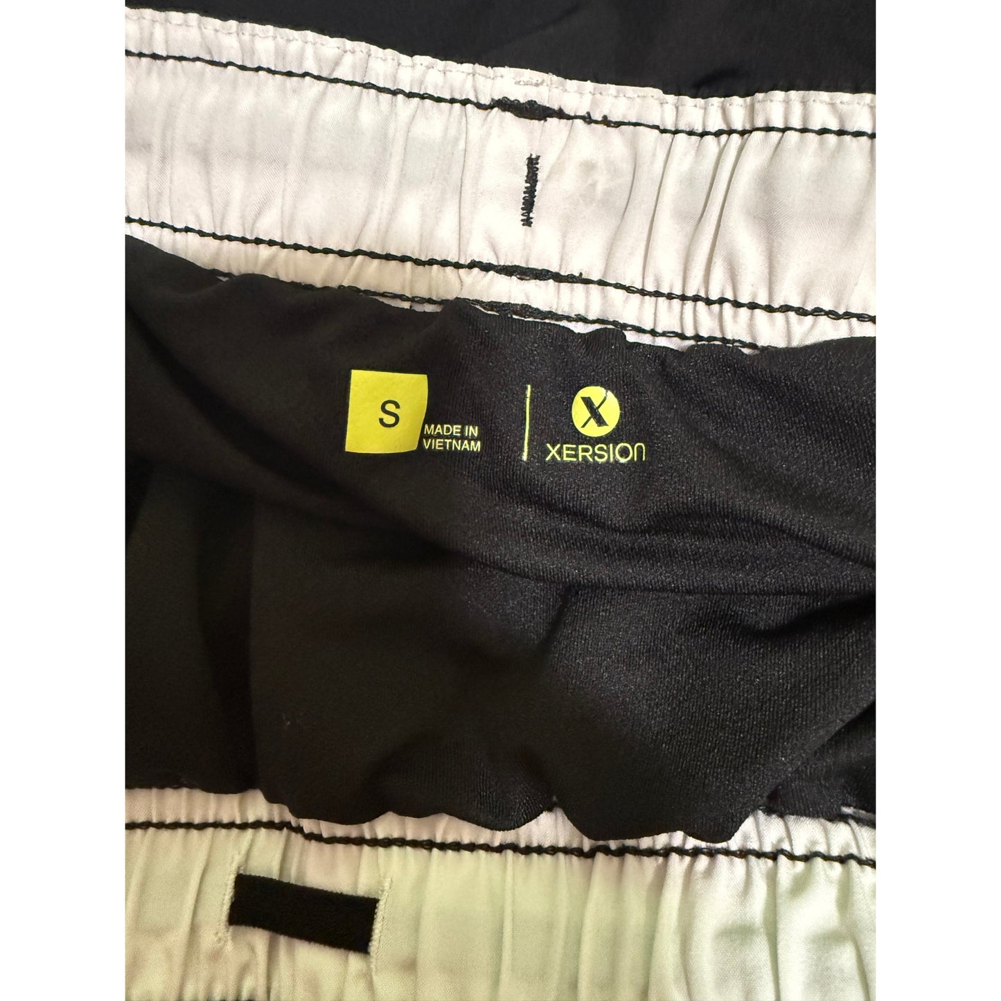 Xersion Black and White Short Athletic Shorts - Size Small