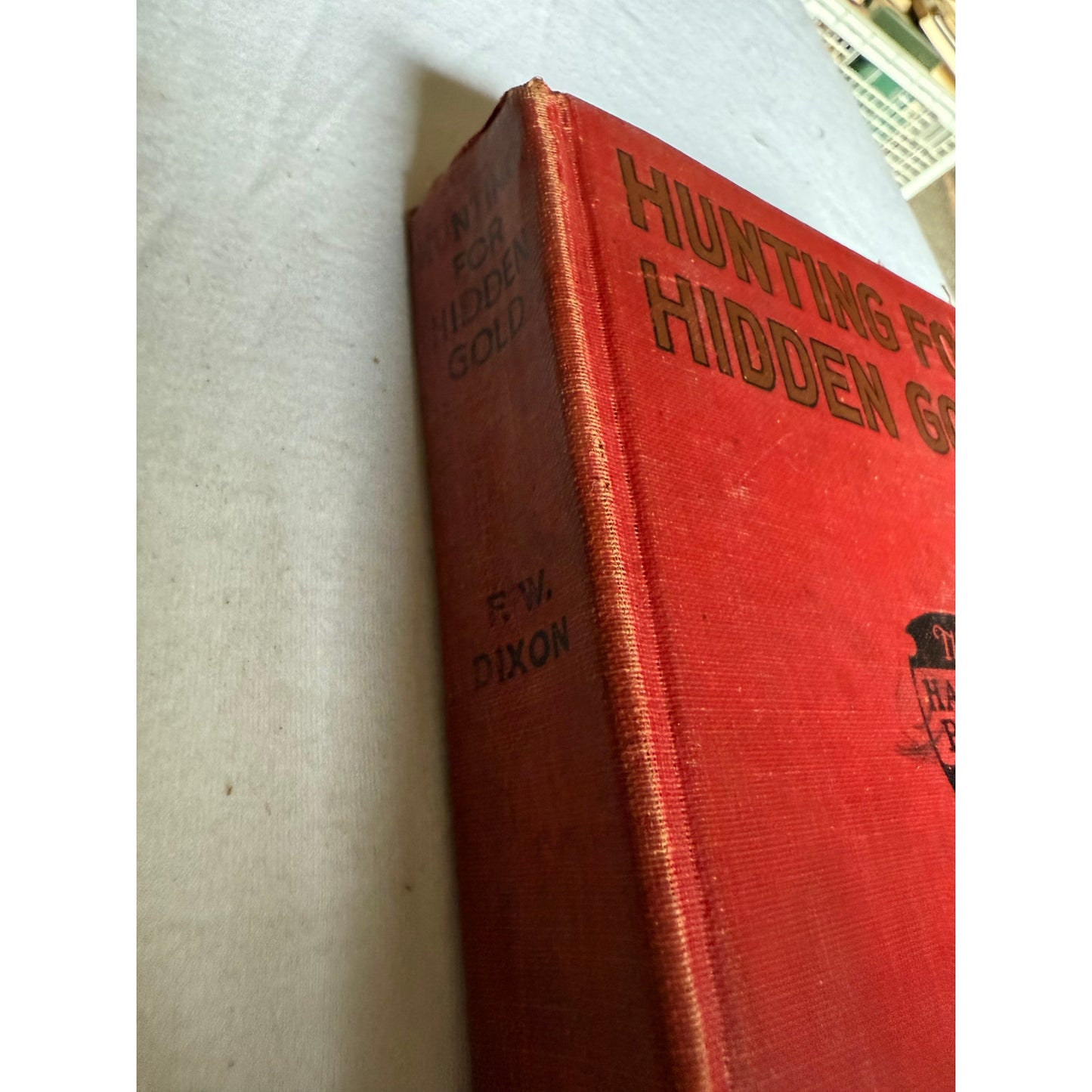 The Hardy Boys - Hunting for Hidden Gold - Franklin W. Dixon - 1928 - Hardcover