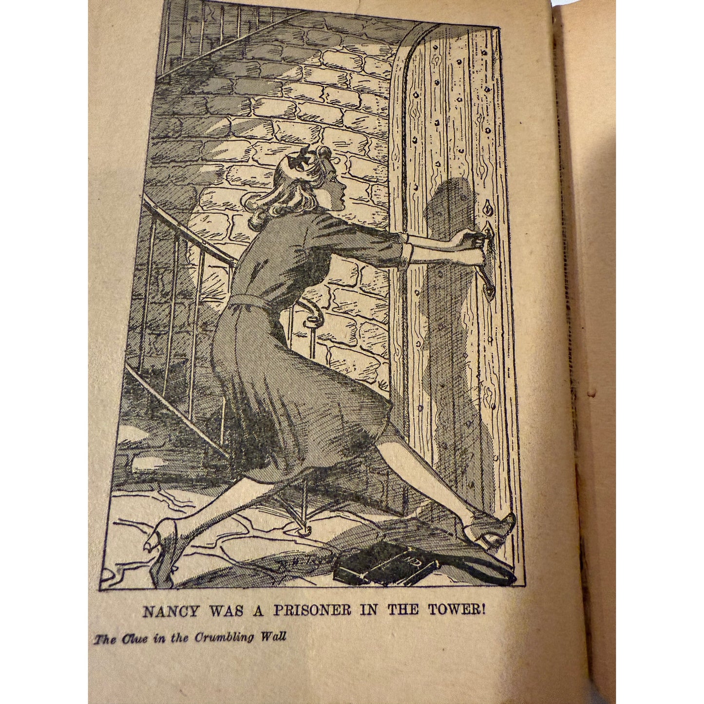 Nancy Drew - The Clue In The Crumbling Wall - Blue Tweed - 1945 - Hardcover