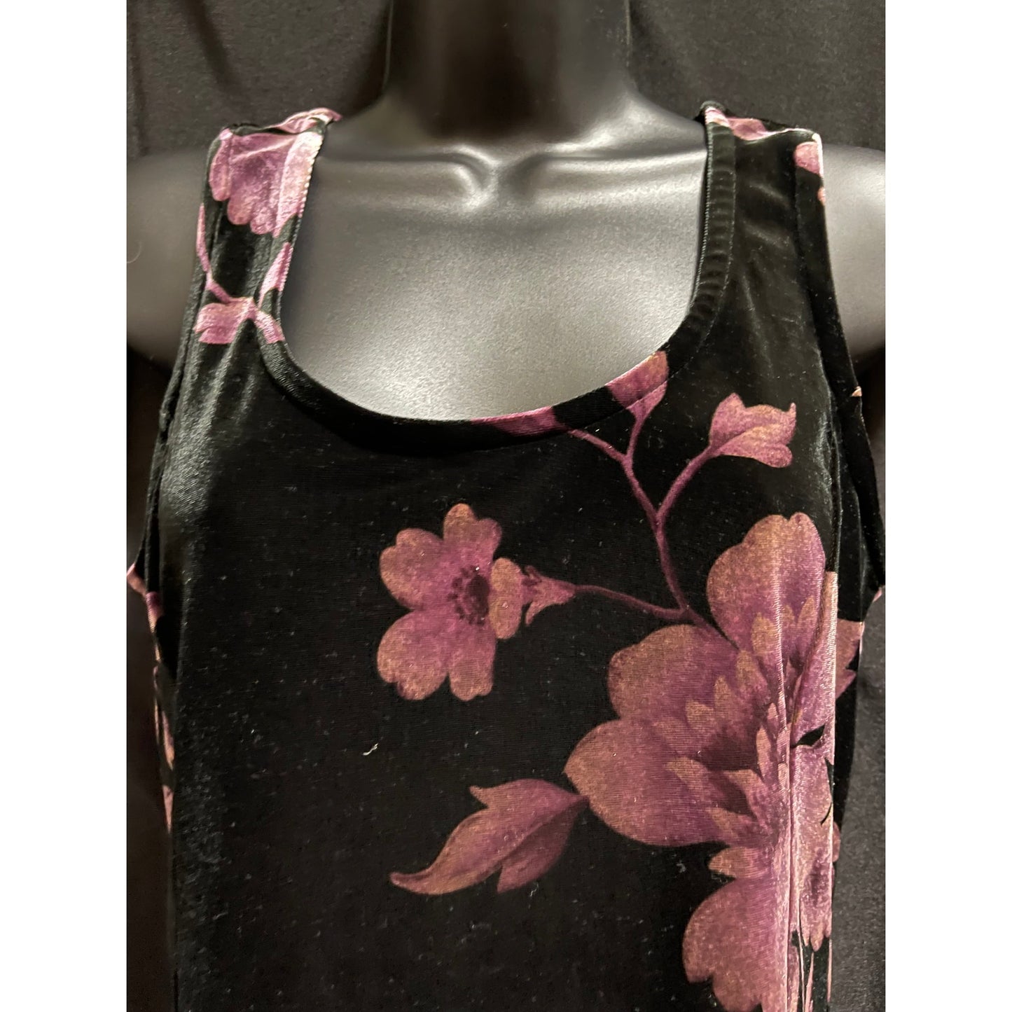 New York & Company Vintage Velvet Black Floral Sleeveless Blouse - Medium