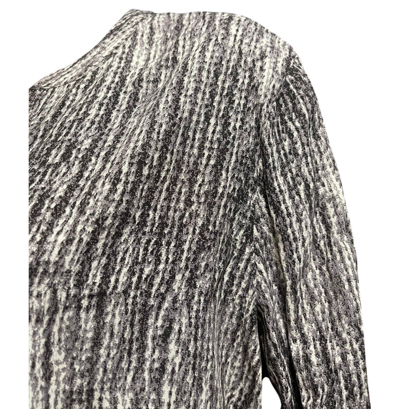 Joie Size XS Gray & White Patterned Full Button Long Sleeve Blouse