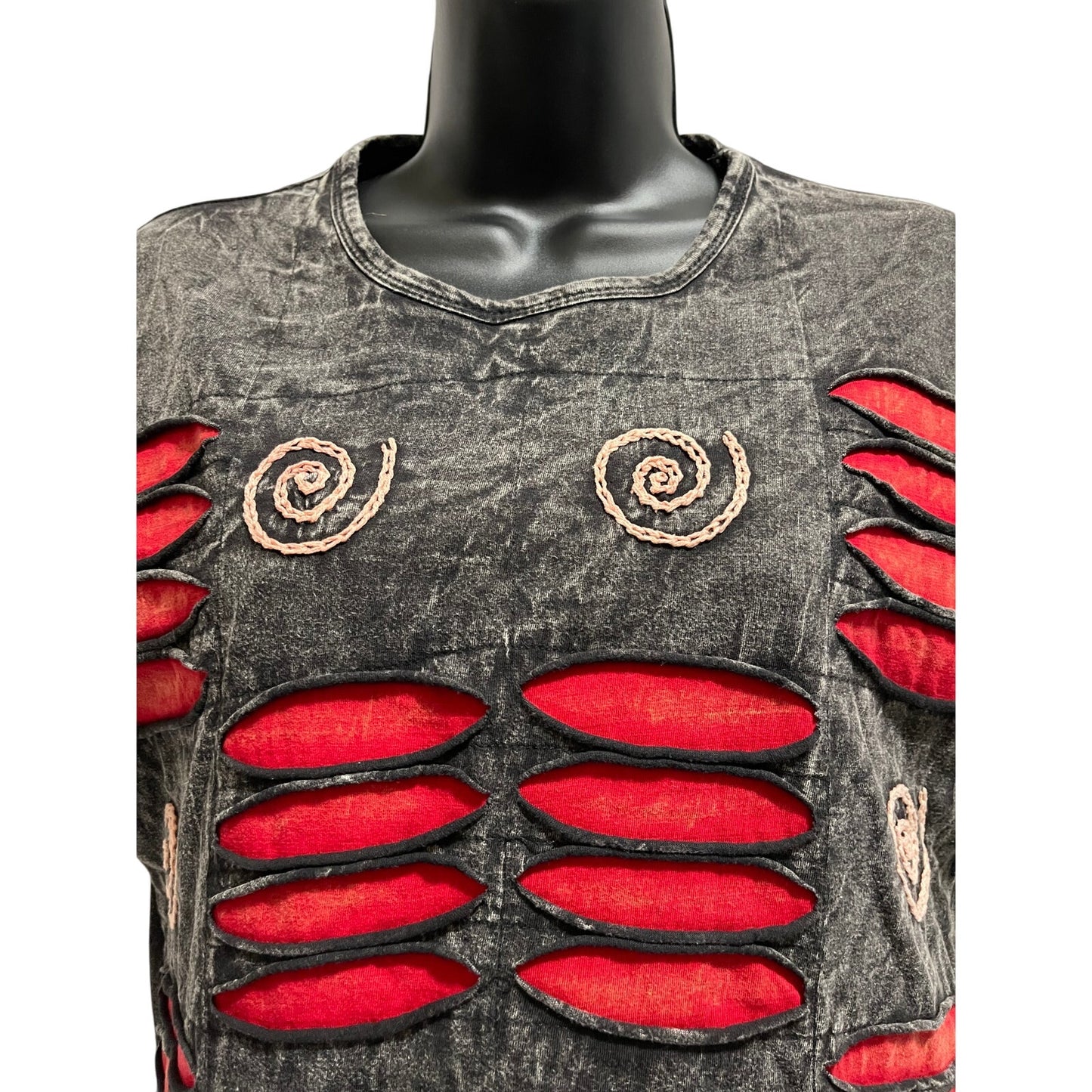 Shop Therapy Black Red Short Sleeve Textured T-Shirt - Size S/M - Vintage 90's