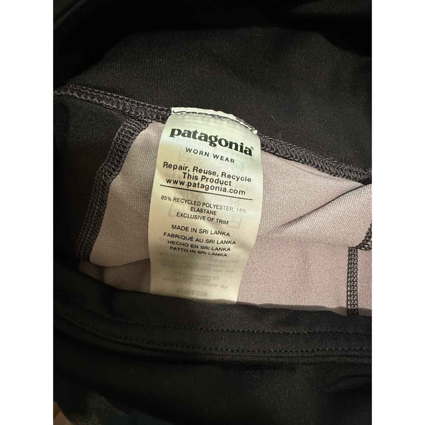 Patagonia Worn Wear Size Medium Black Green Abstract Leggings - Medium