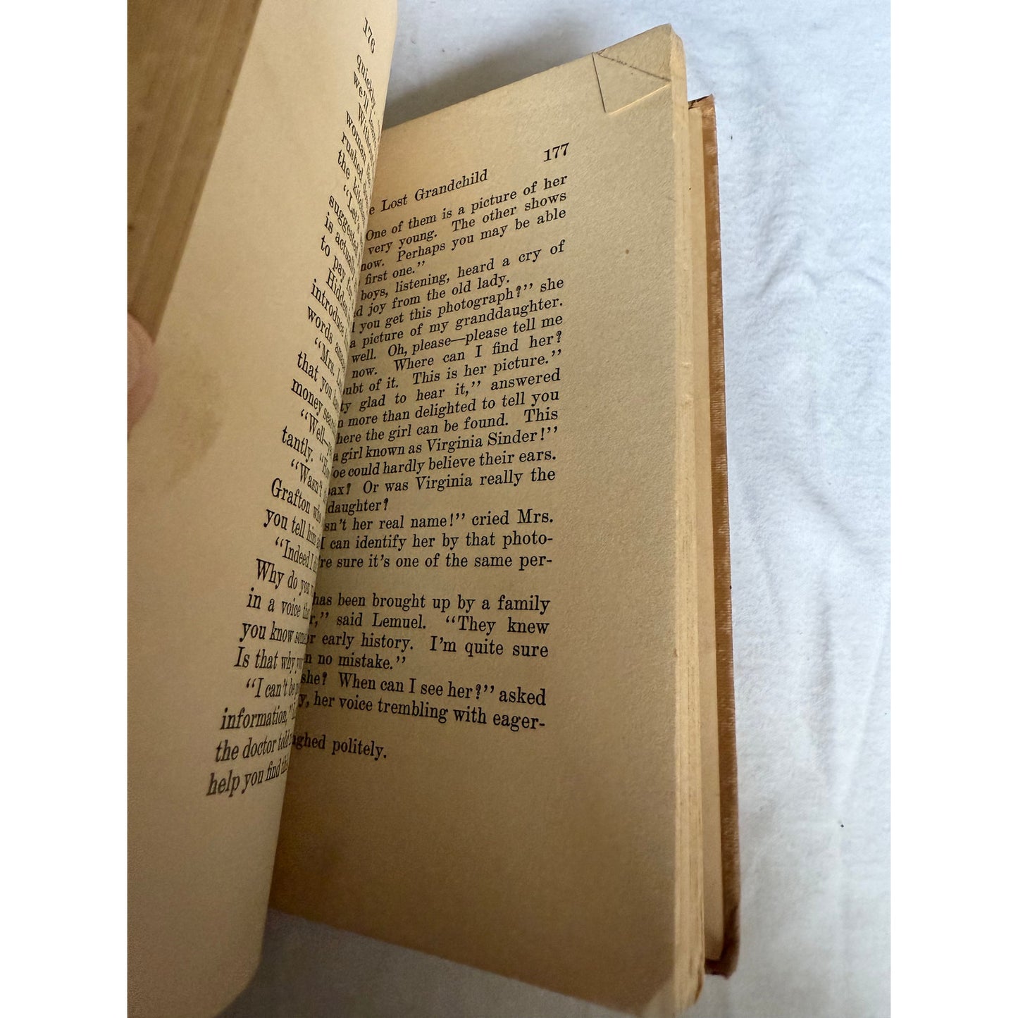 The Hardy Boys - A Figure in Hiding - Franklin W. Dixon - 1937 - Hardcover