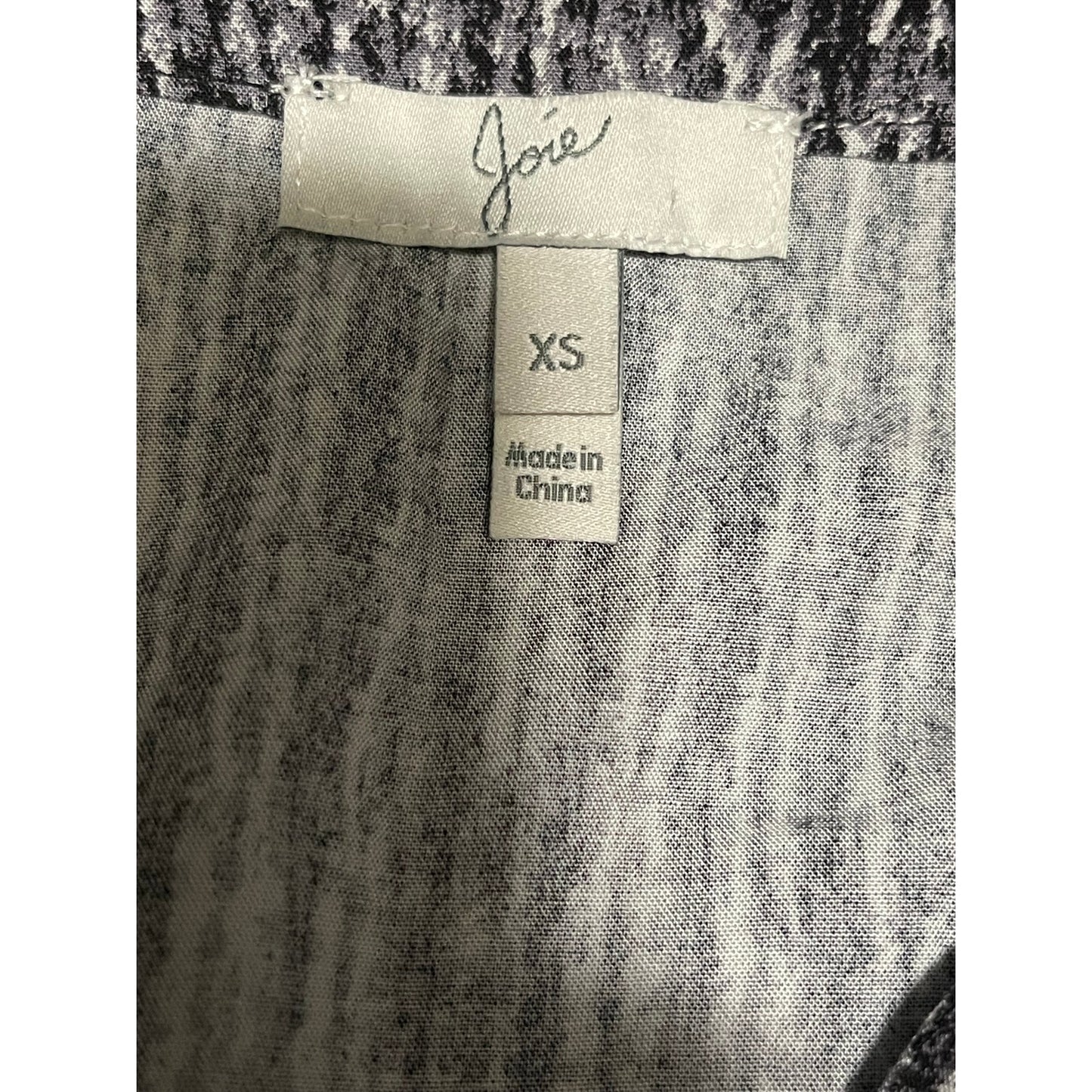 Joie Size XS Gray & White Patterned Full Button Long Sleeve Blouse