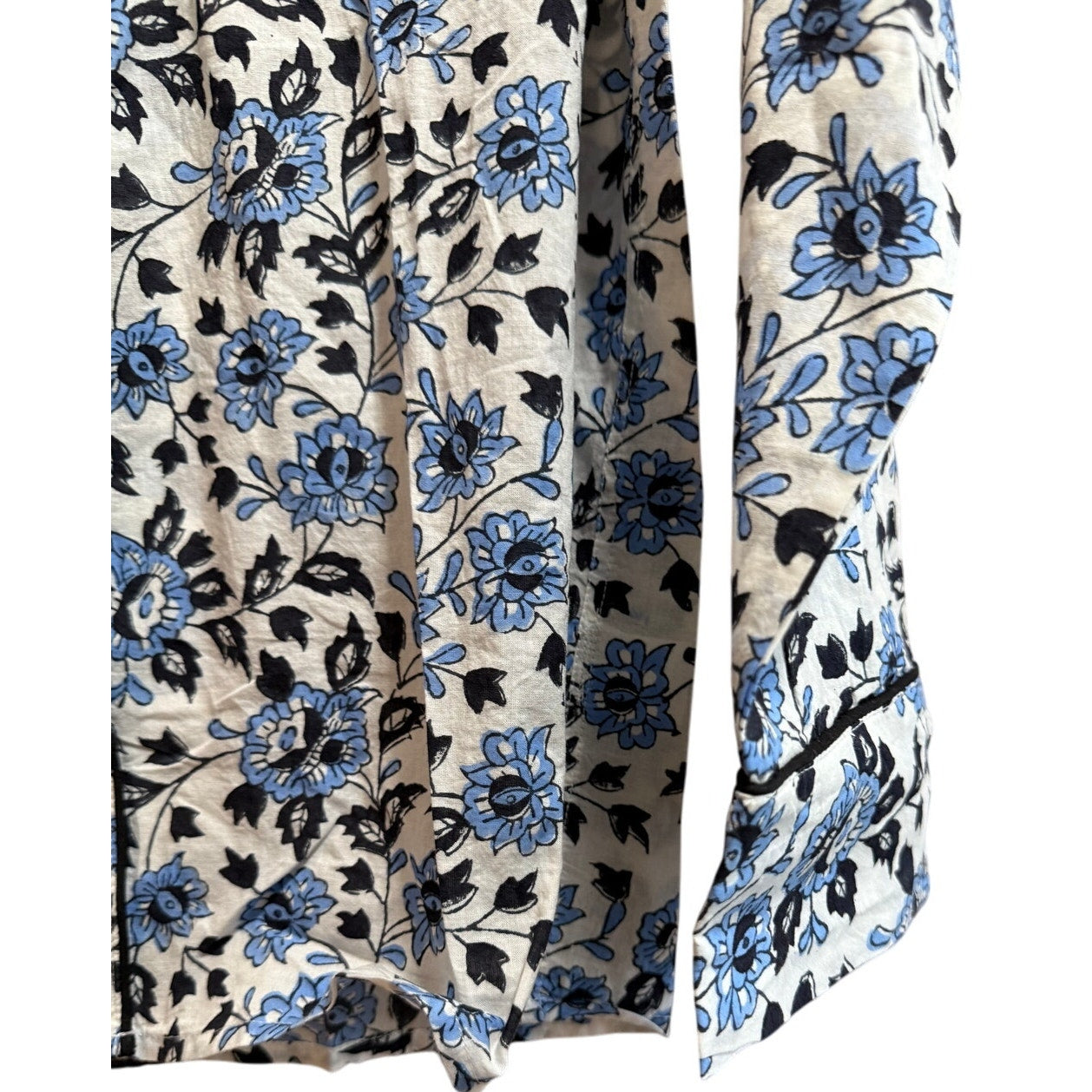 Navy Bleu Floral Print Long Sleeve Button Up Blouse - Size Medium - NWT