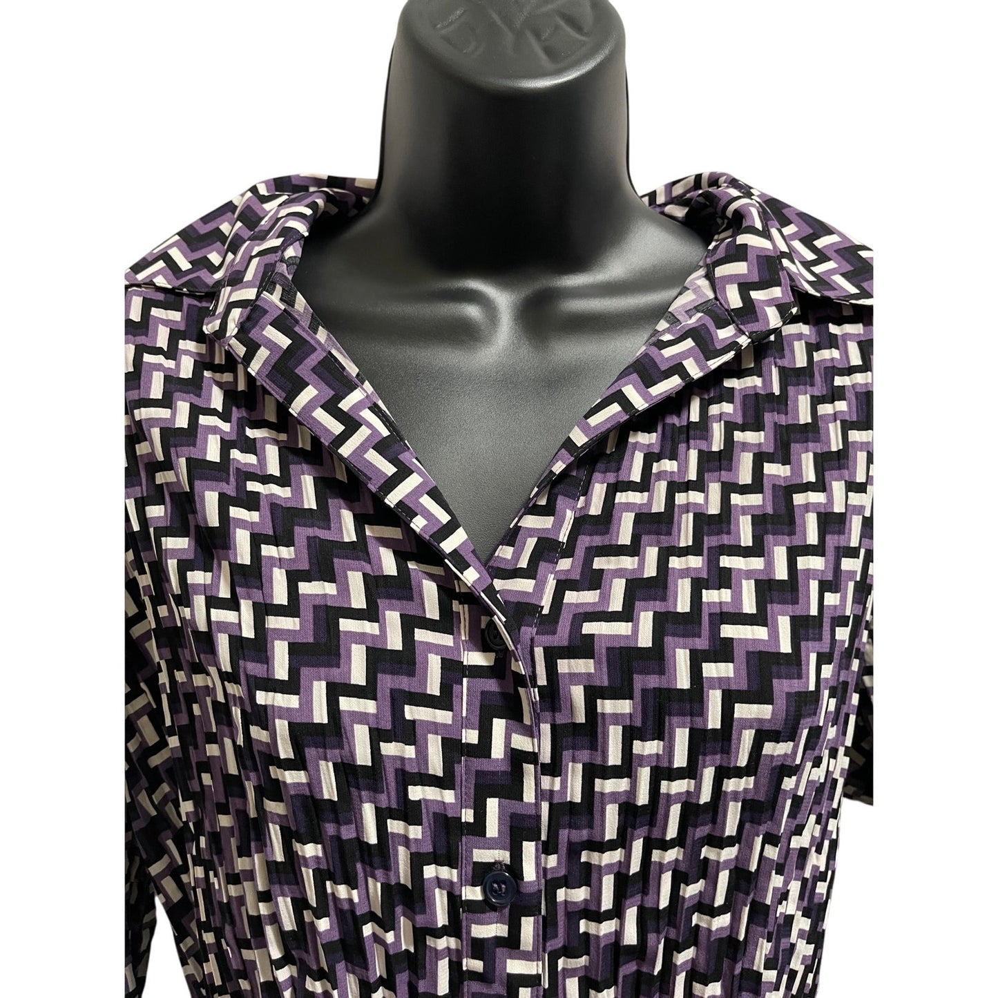 Apt 9. Stretch Purple White Black Geometric Runched Button Up - Large