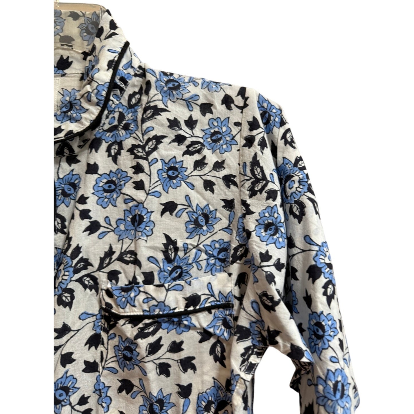 Navy Bleu Floral Print Long Sleeve Button Up Blouse - Size Medium - NWT