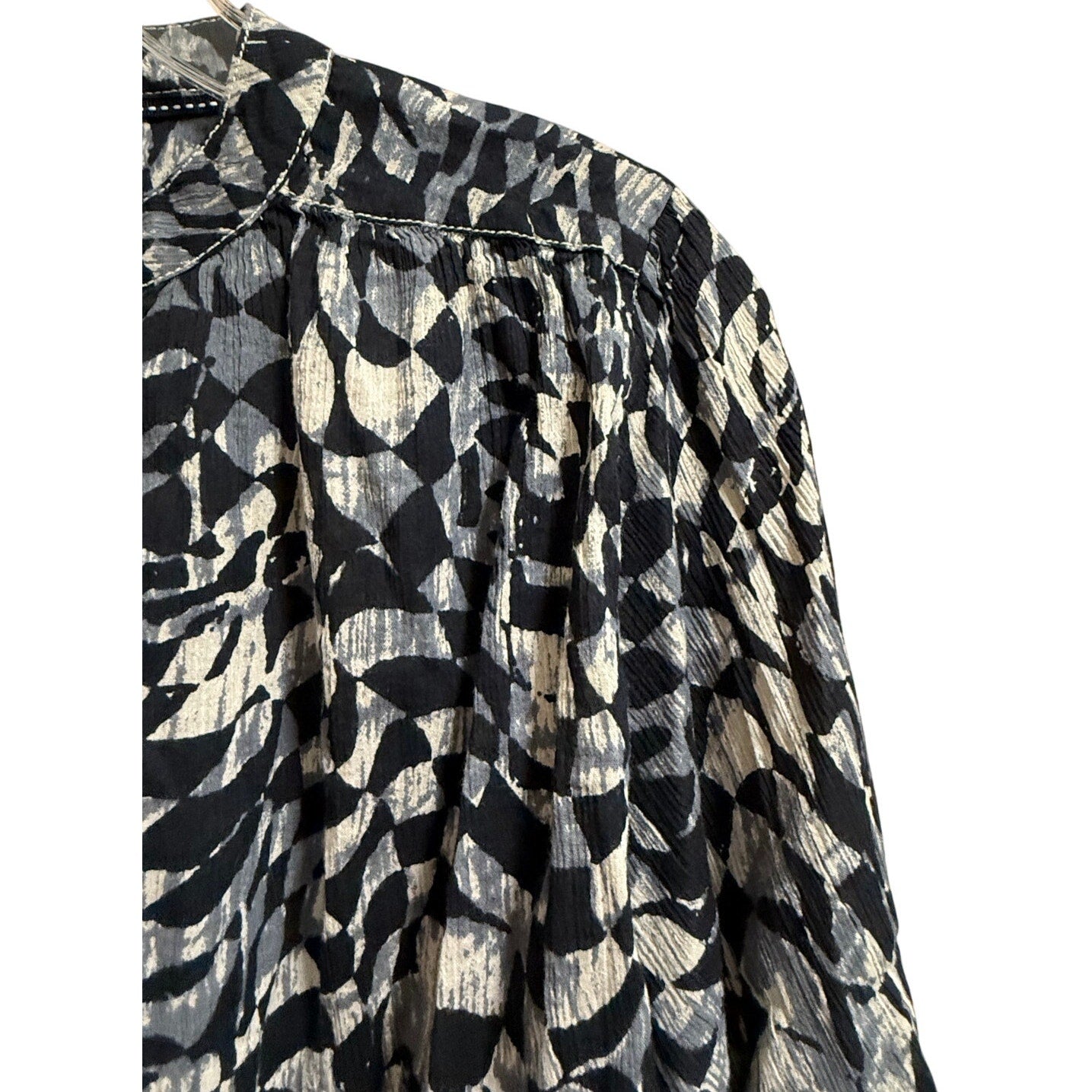 Pilcro Anthropologie Black & Gray Abstract Print Full Button Size XS Blouse