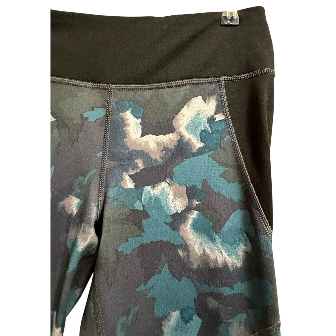 Patagonia Worn Wear Size Medium Black Green Abstract Leggings - Medium