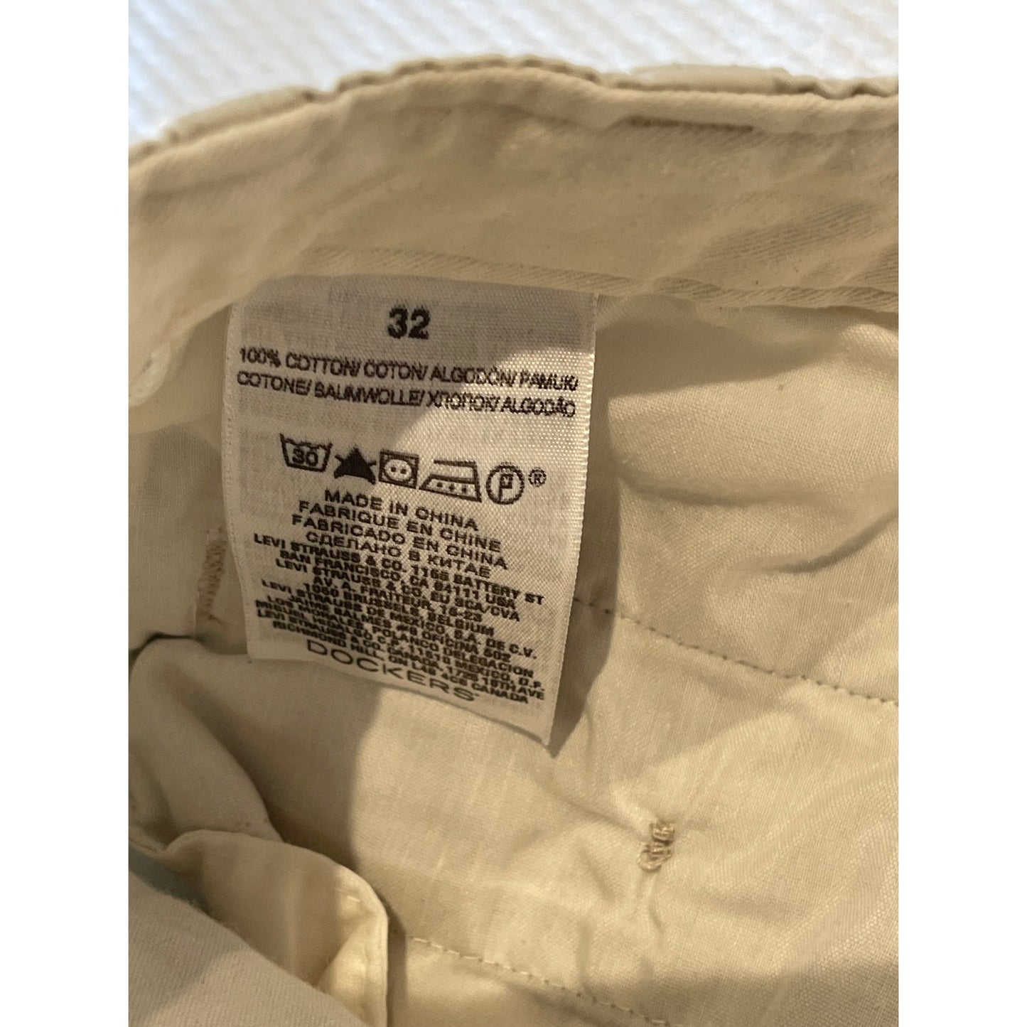 Dockers - 100% Cotton - Off White / Light Khaki - Golf Shorts - Men's Size 32
