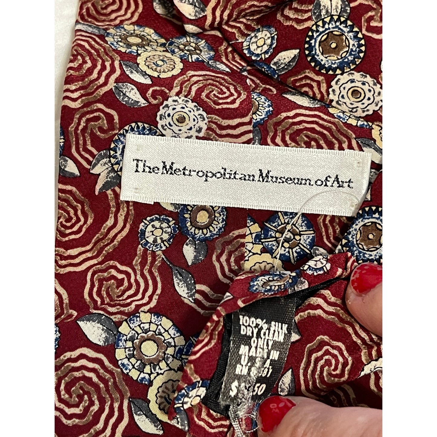 Vintage Metropolitan Museum of Art Red Abstract Print 100% Silk Necktie