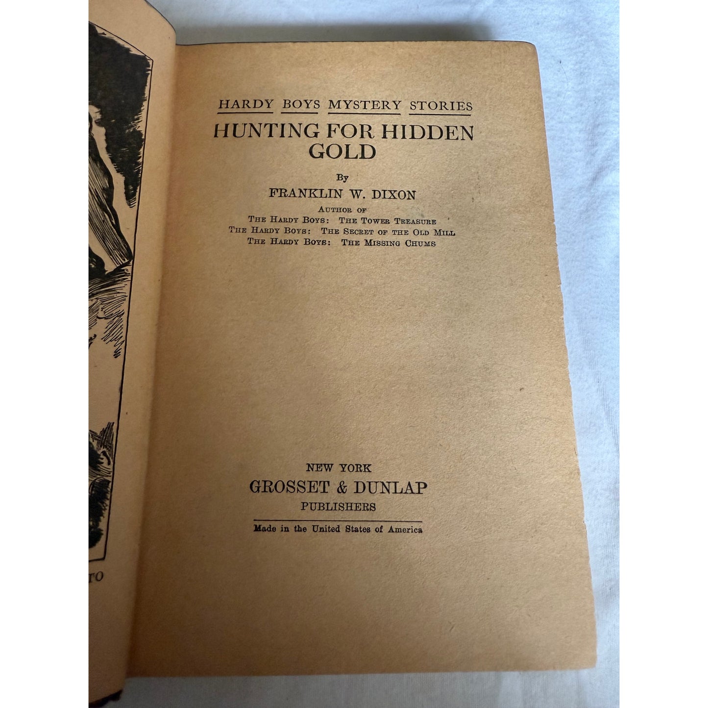 The Hardy Boys - Hunting for Hidden Gold - Franklin W. Dixon 1928 Tan Hardcover