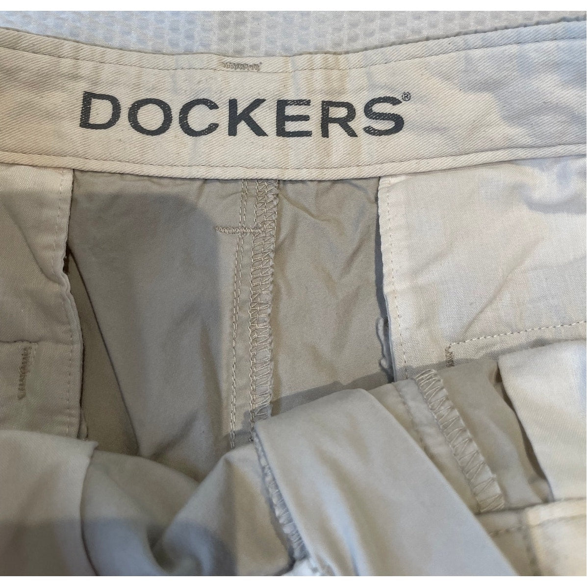 Dockers - 100% Cotton - Off White / Light Khaki - Golf Shorts - Men's Size 32