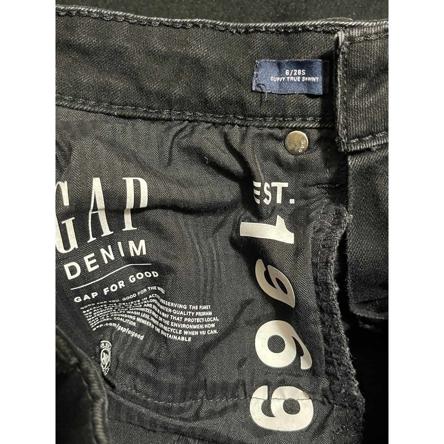 Gap Denim Size 6 Black Curvy Fit Skinny Jeans - 27" Waist