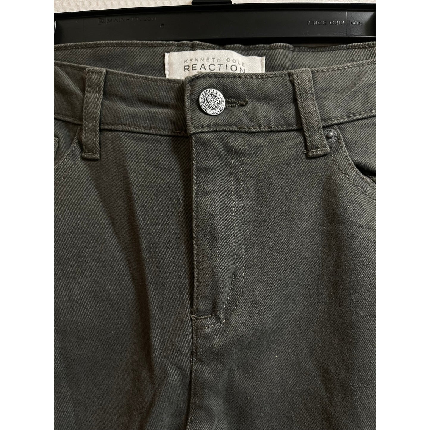 Kenneth Cole Reaction Skinny Leg Size 10 Grey Jeans - NWT - $79.50 MSRP