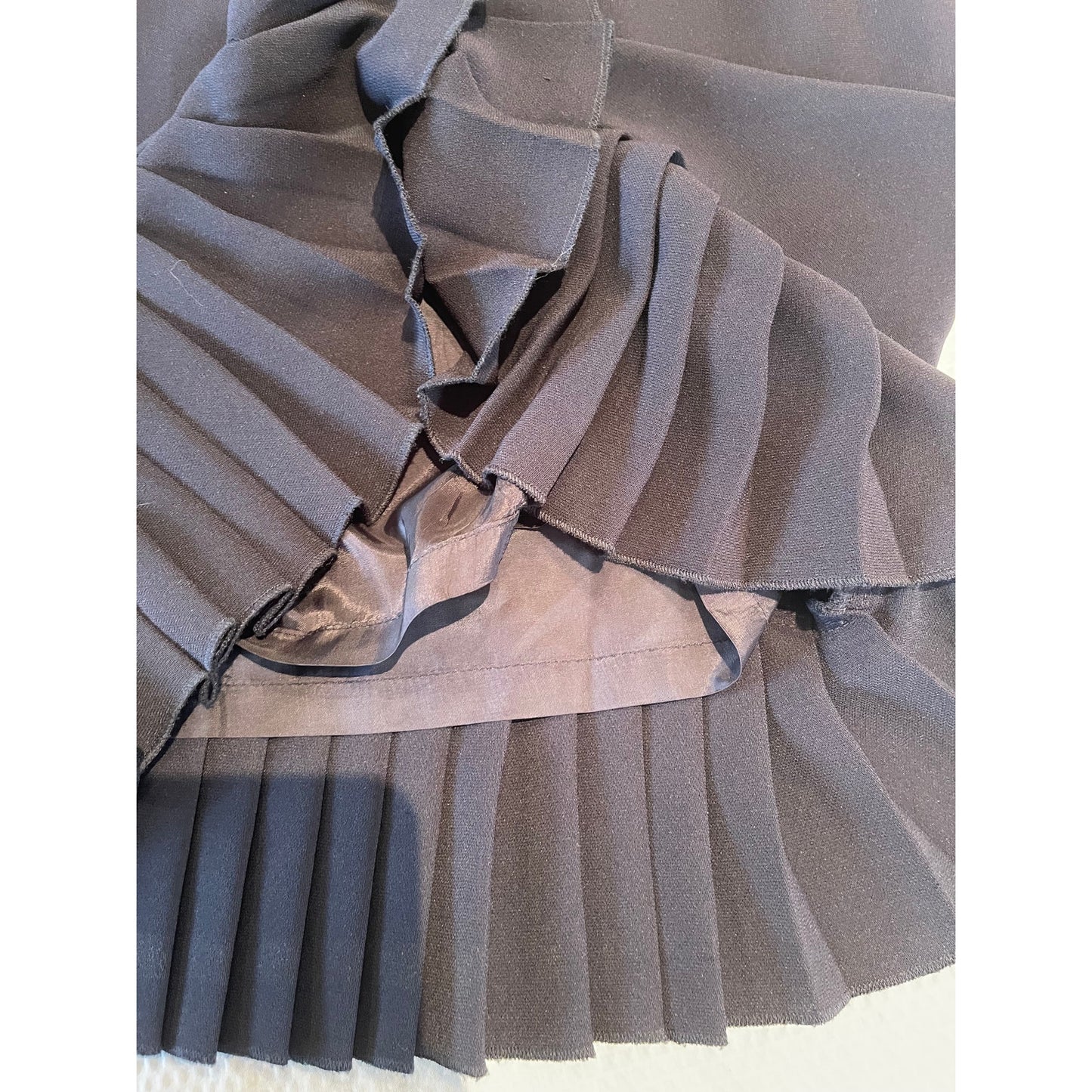 Albert Nipon - Size 10 - Black Midi Skirt - Pleated Hem