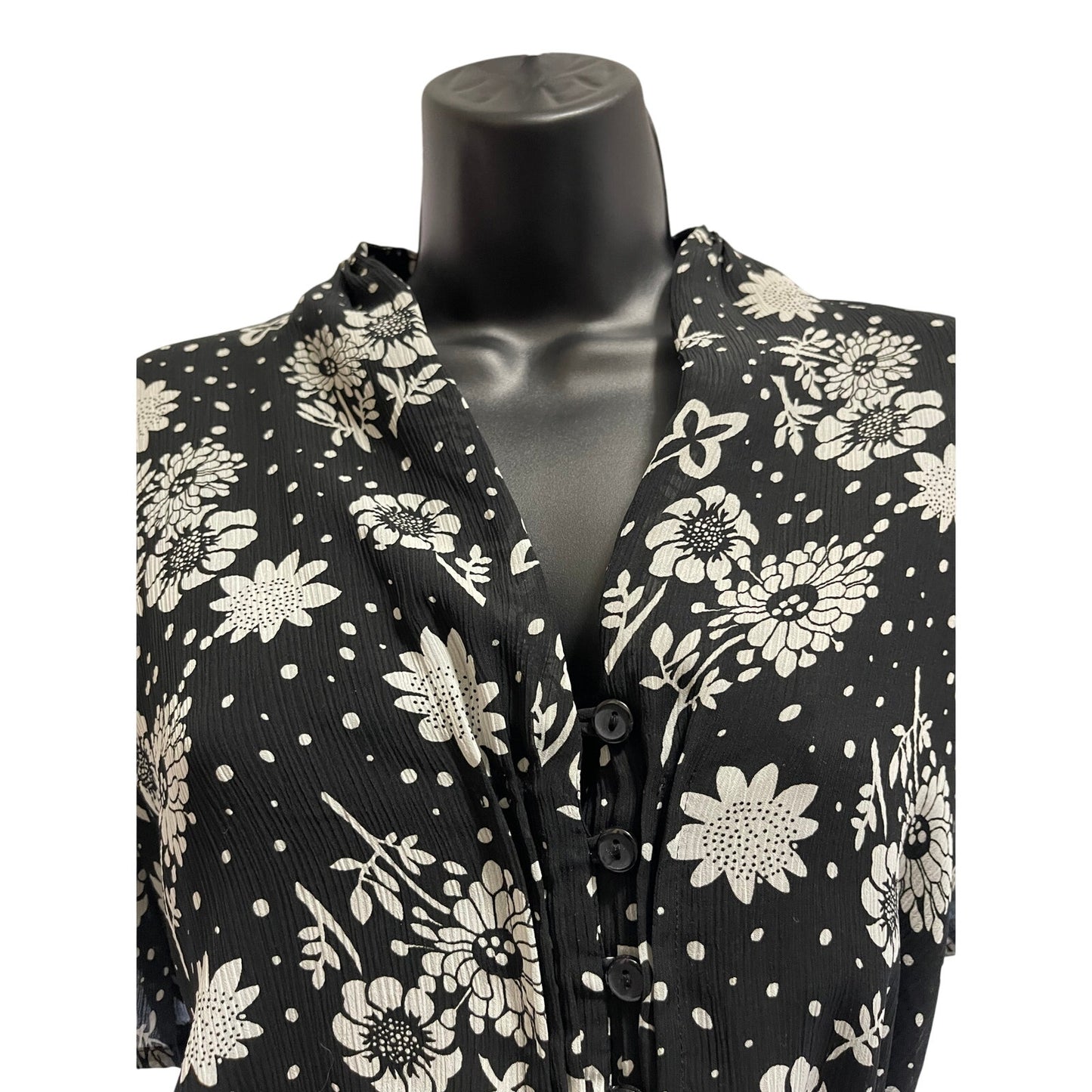 Notations Womens 2XL Black White Florals Short Sleeve Blouse