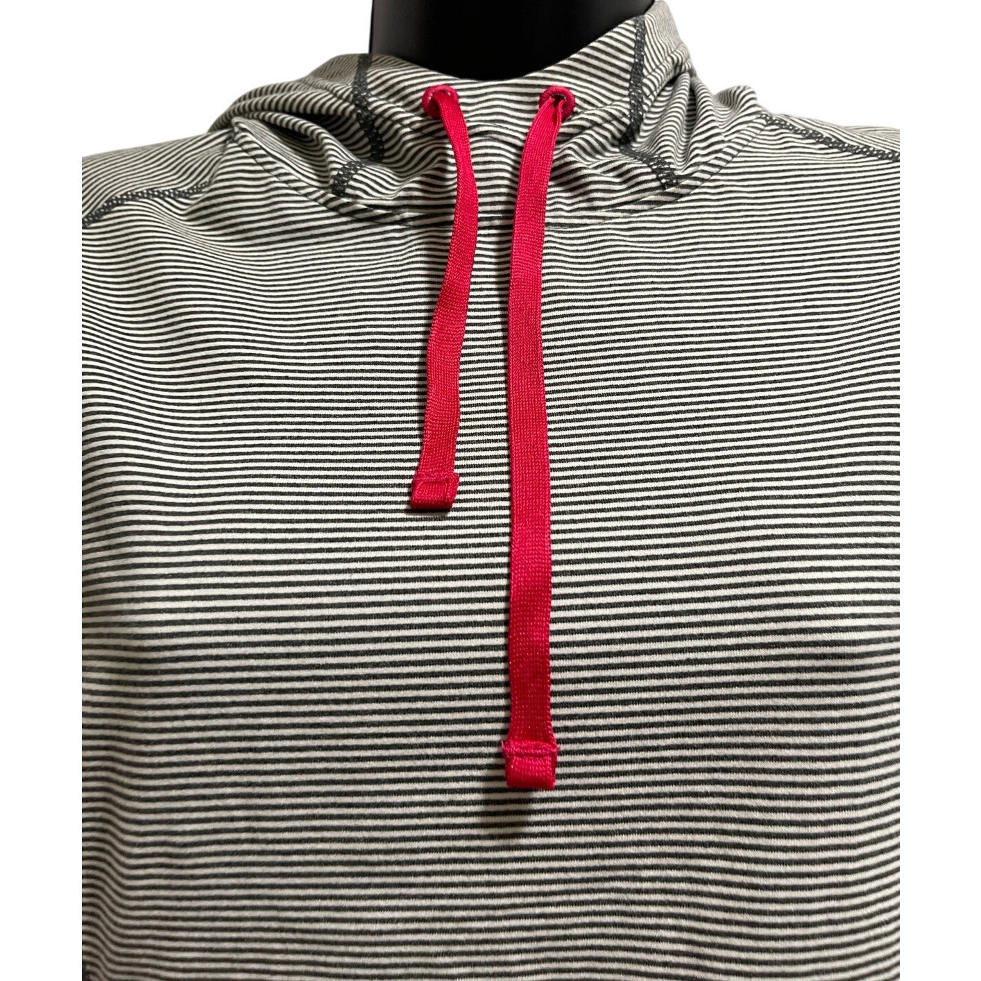 NWT Road Runner Gray Striped Hoodie Pink Lining - Size Medium