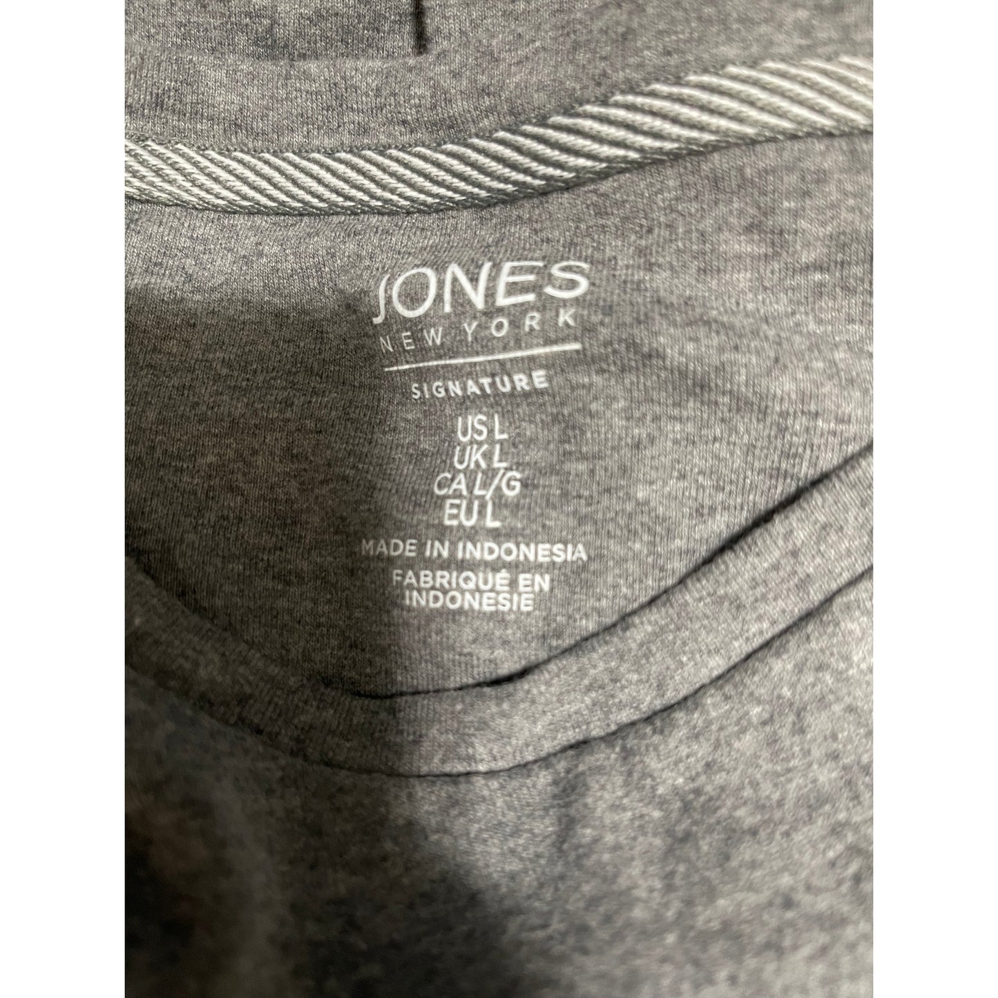 Jones New York Signature Gray T-Shirt - Size Large - Buttons on Shoulder