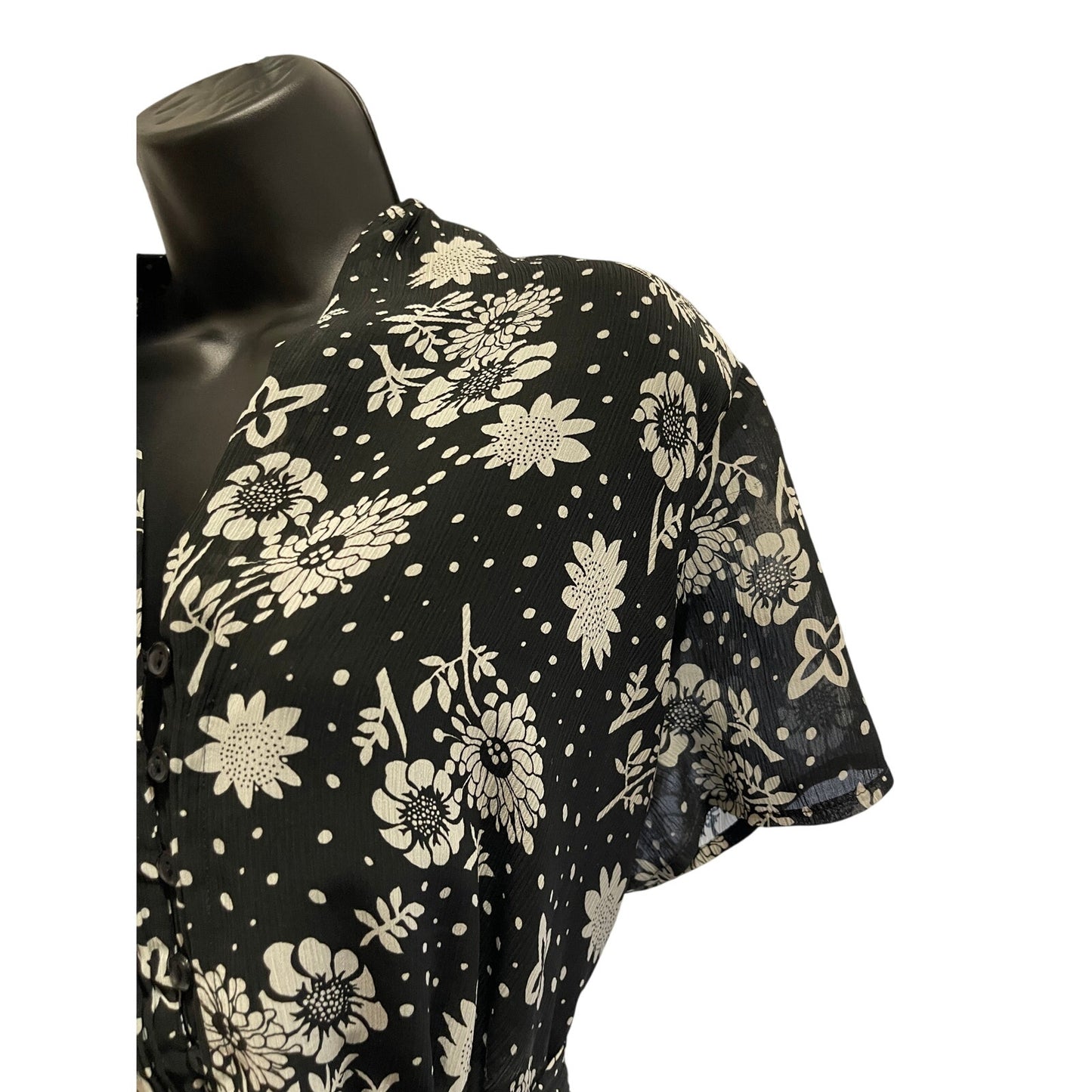 Notations Womens 2XL Black White Florals Short Sleeve Blouse