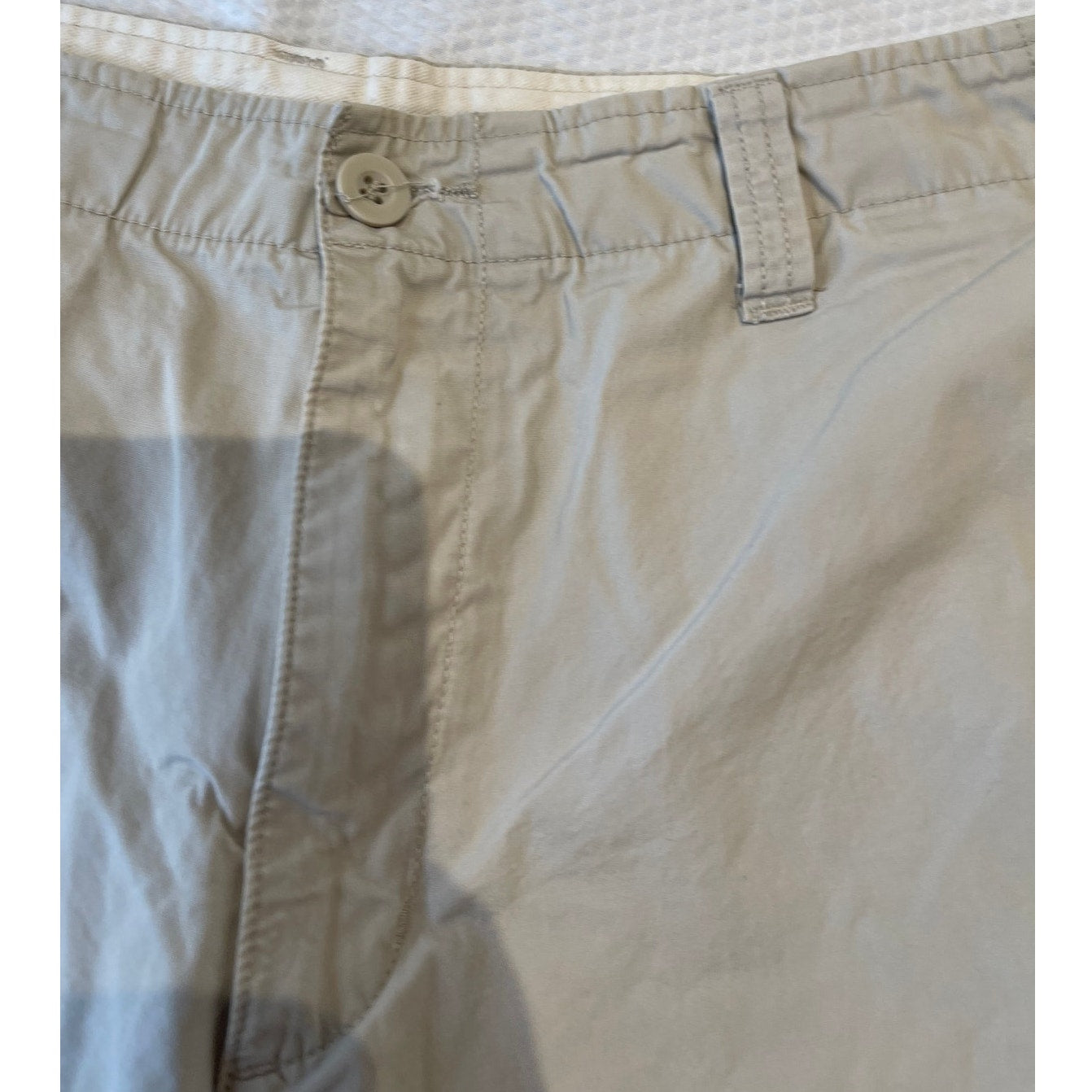 Dockers - 100% Cotton - Off White / Light Khaki - Golf Shorts - Men's Size 32