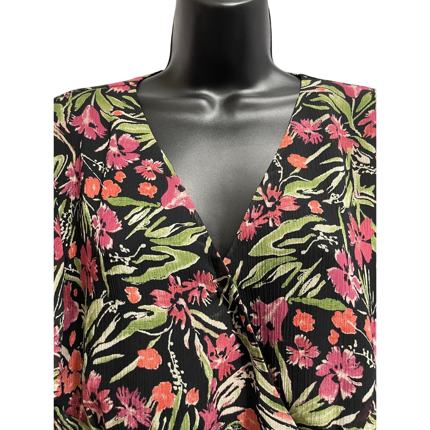 Apt 9 Black with Pink Florals Short Sleeve XL Blouse
