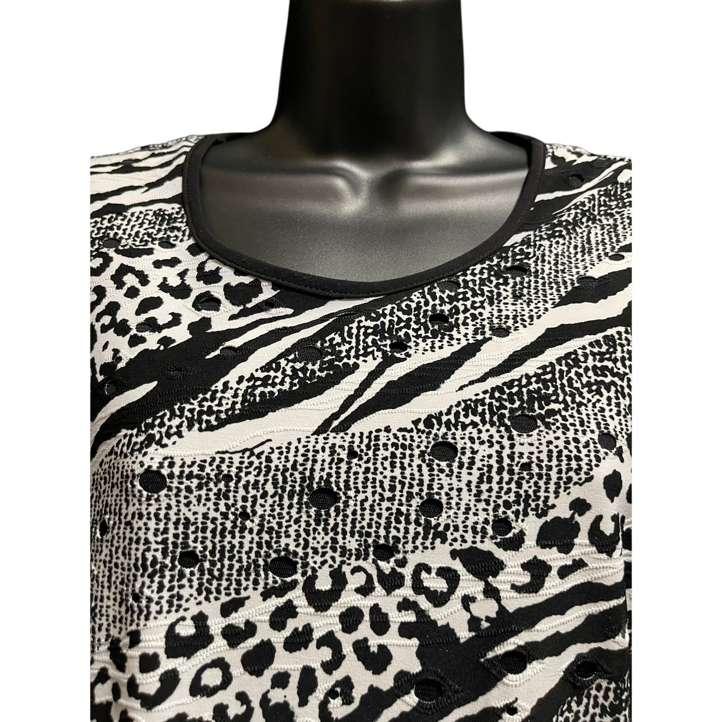 Libra Size Medium 3/4 Sleeve Animal Print White & Black Blouse