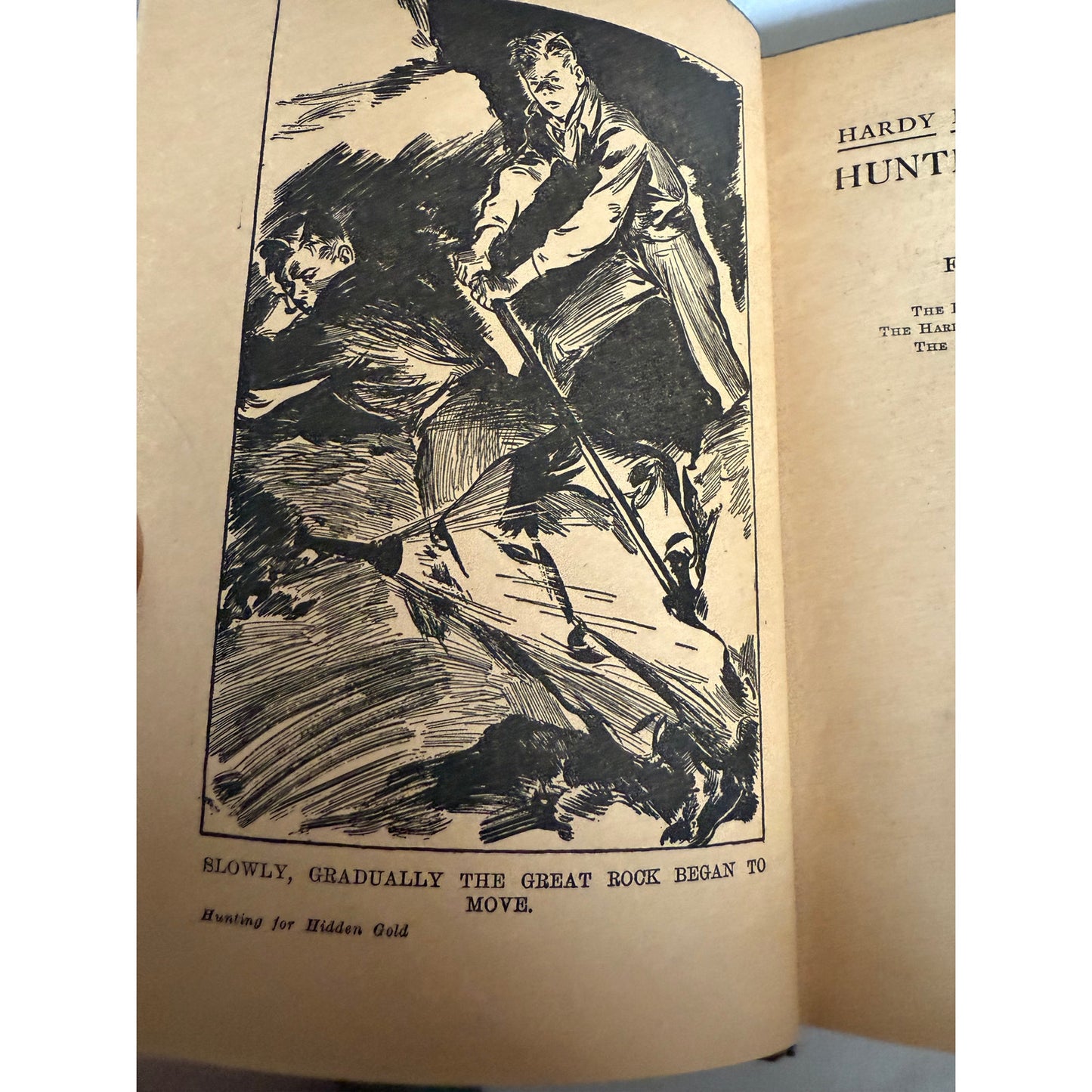 The Hardy Boys - Hunting for Hidden Gold - Franklin W. Dixon 1928 Tan Hardcover